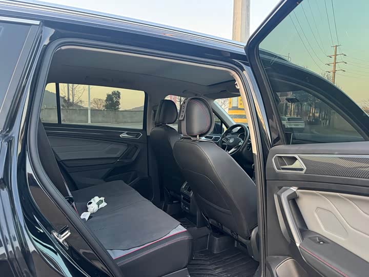 Фото 7 - Volkswagen Tiguan L Pro