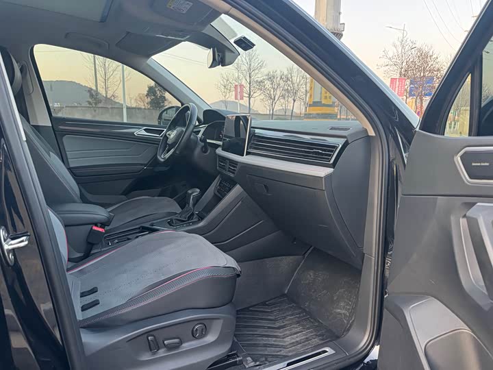 Фото 8 - Volkswagen Tiguan L Pro