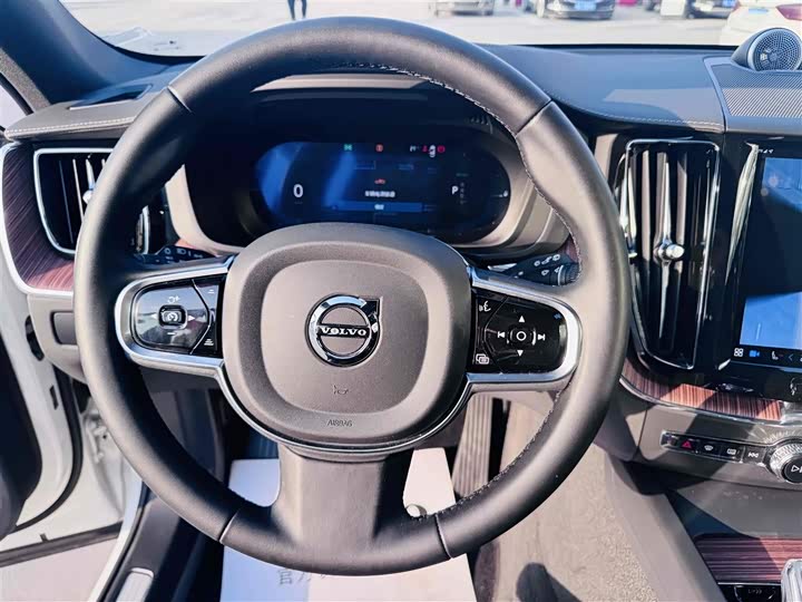 Фото 7 - Volvo XC60 Hybrid