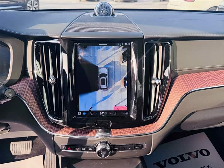 Фото 8 - Volvo XC60 Hybrid