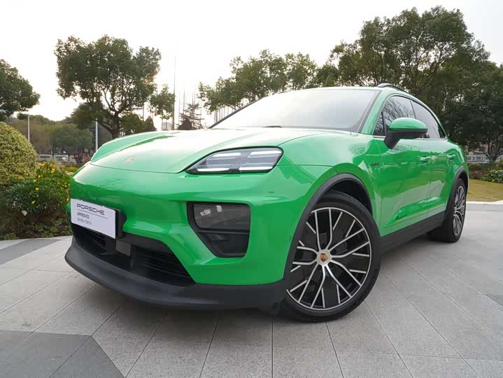 Фото 1 - Porsche Macan EV