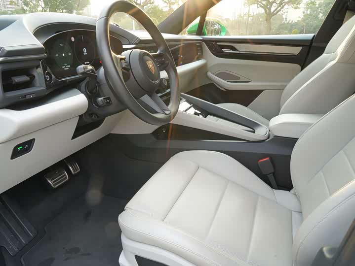 Фото 4 - Porsche Macan EV