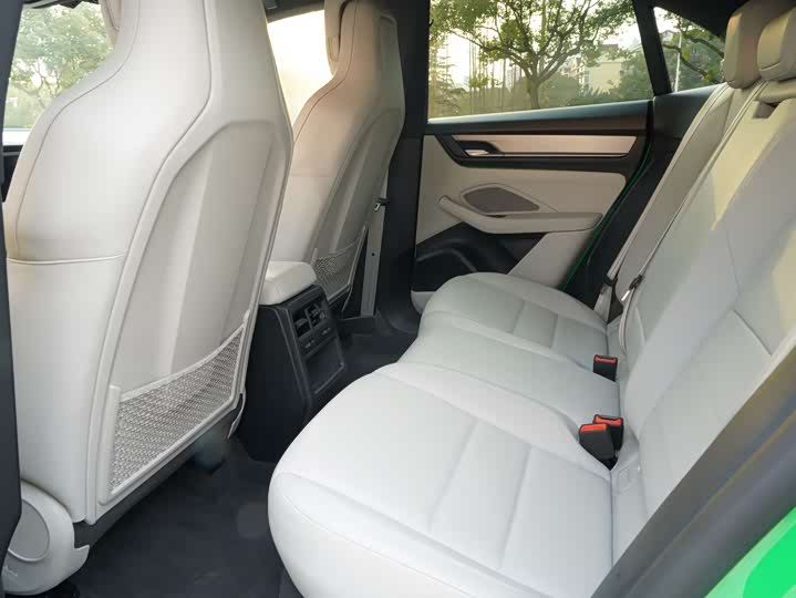 Фото 6 - Porsche Macan EV