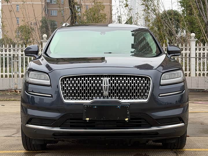 Фото 2 - Lincoln Nautilus