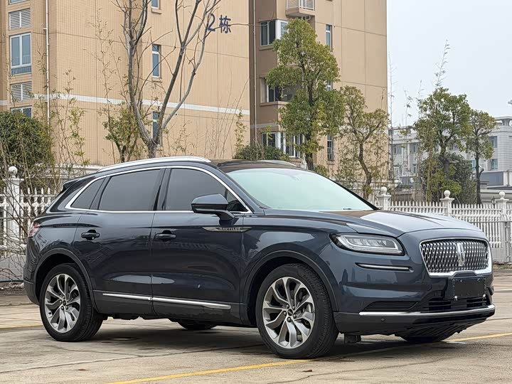 Фото 3 - Lincoln Nautilus