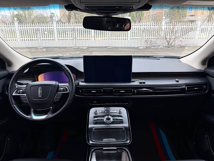 Фото 5 - Lincoln Nautilus