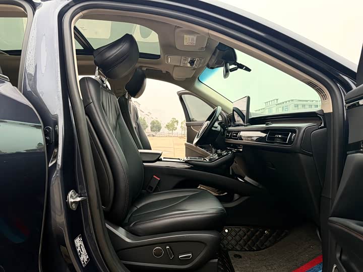 Фото 6 - Lincoln Nautilus