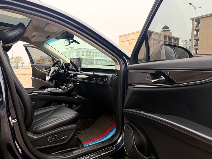 Фото 9 - Lincoln Nautilus