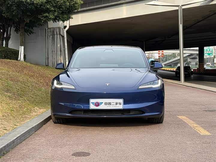 Фото 2 - Tesla Model 3