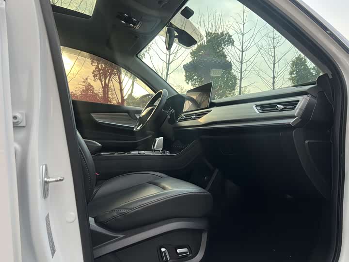 Фото 8 - Chery Tiggo 8