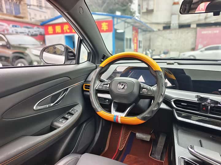 Photo 7 - Changan UNI-T