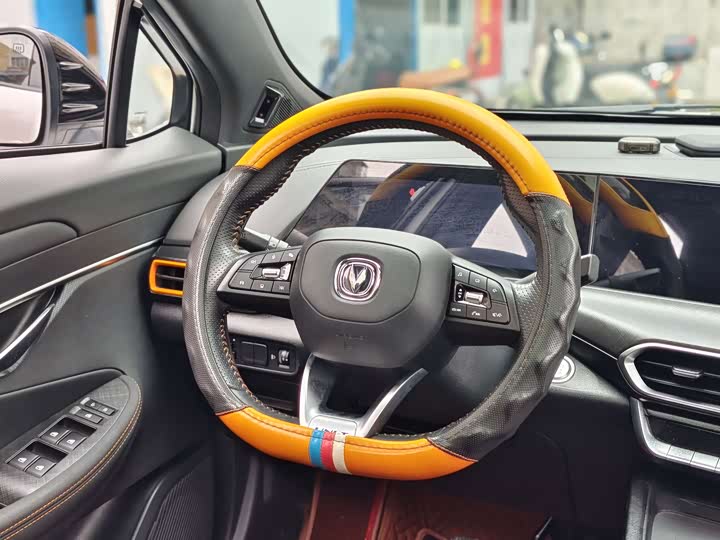 Photo 9 - Changan UNI-T