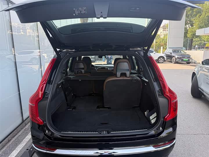 Фото 8 - Volvo XC90