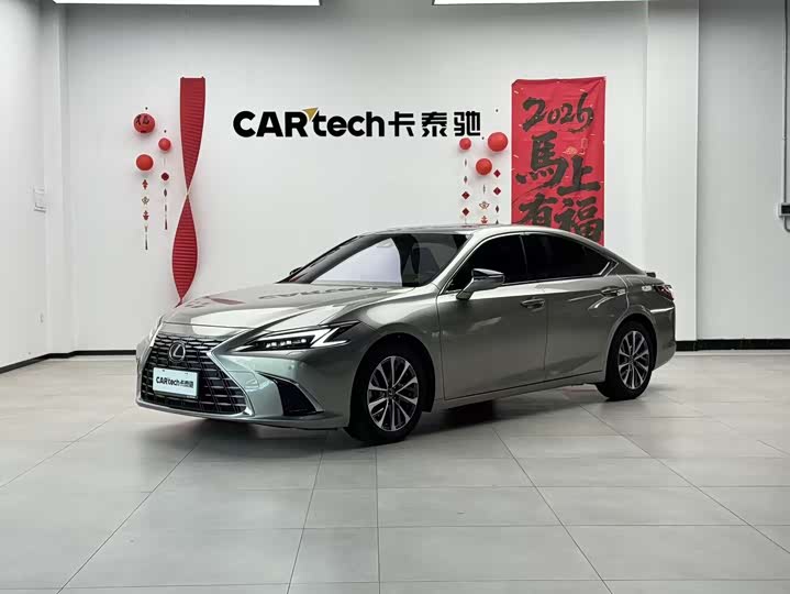 Фото 1 - Lexus ES