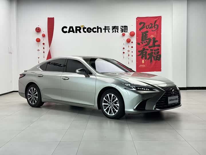 Фото 3 - Lexus ES