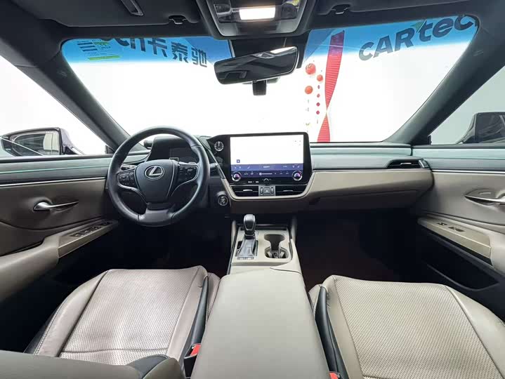 Фото 7 - Lexus ES