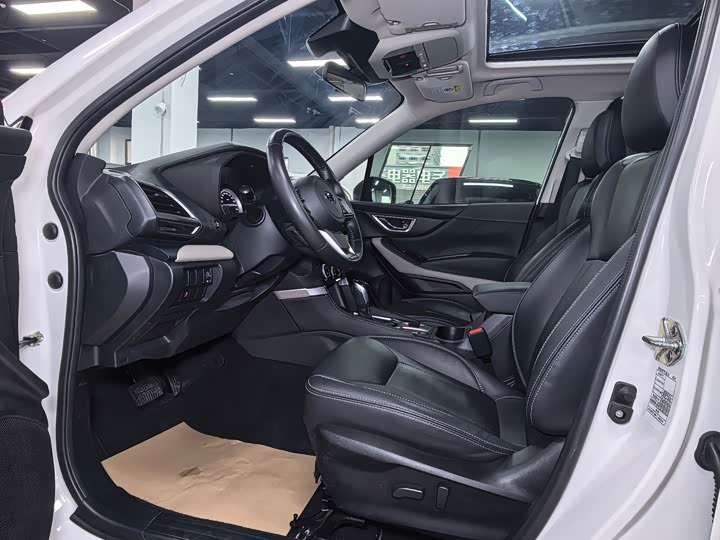 Фото 8 - Subaru Forester