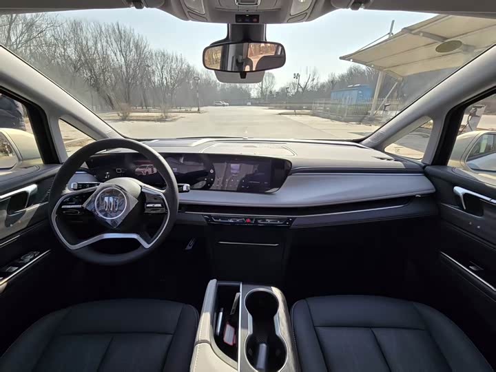 Фото 9 - Buick GL8 ES