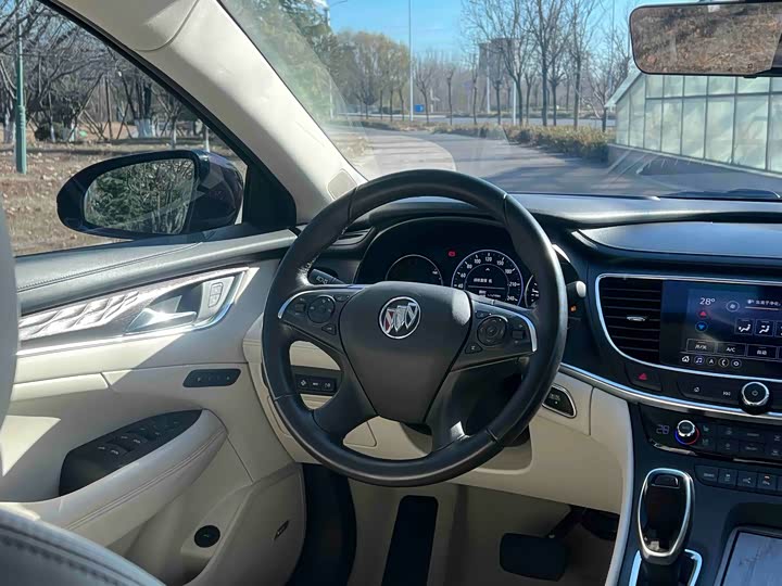 Фото 9 - Buick LaCrosse