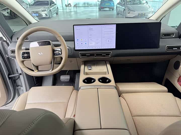 Фото 4 - LiXiang Mega