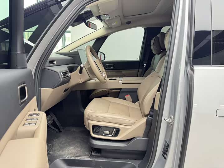 Фото 5 - LiXiang Mega