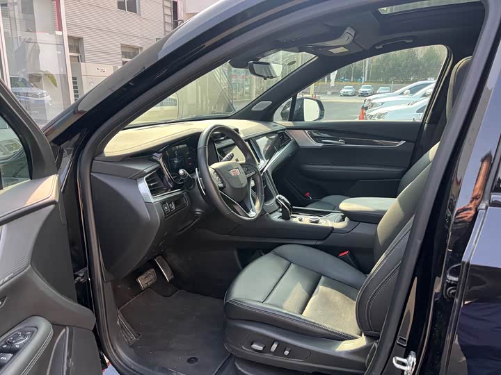 Фото 4 - Cadillac XT6