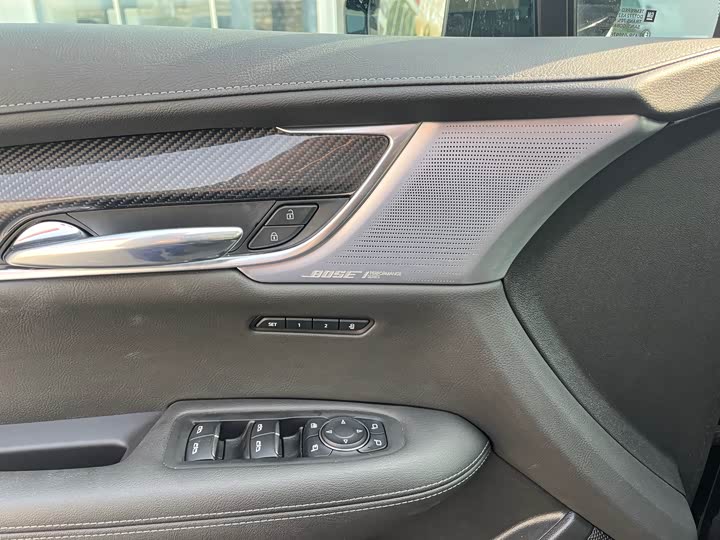 Фото 6 - Cadillac XT6