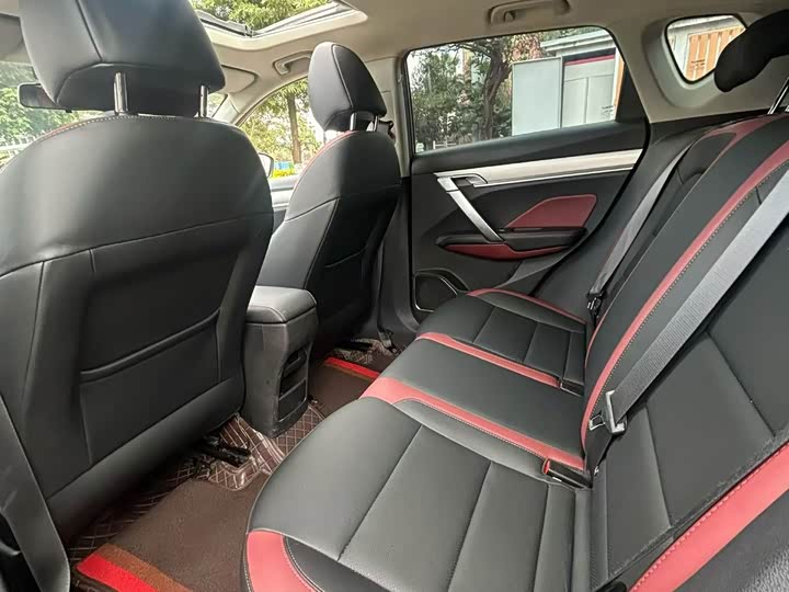 Фото 6 - Geely Coolray