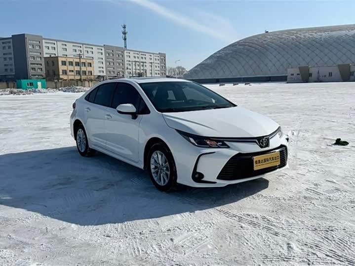 Фото 2 - Toyota Corolla