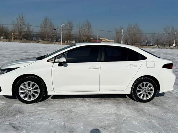 Фото 7 - Toyota Corolla