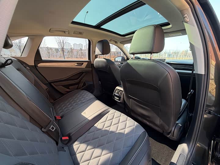 Фото 8 - Volkswagen Sagitar L