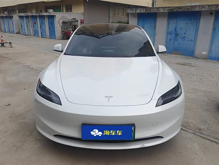 Фото 2 - Tesla Model 3