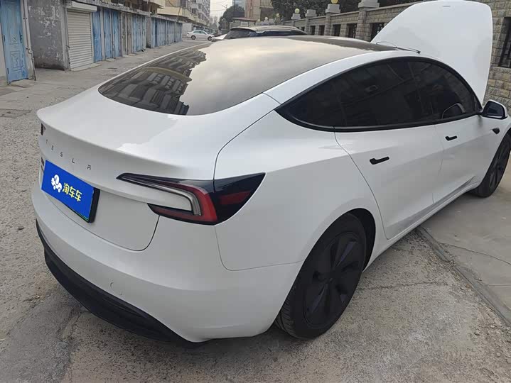 Фото 3 - Tesla Model 3