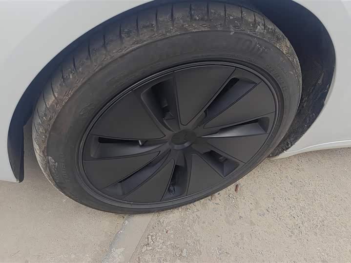 Фото 6 - Tesla Model 3