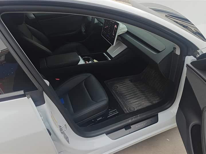 Фото 8 - Tesla Model 3