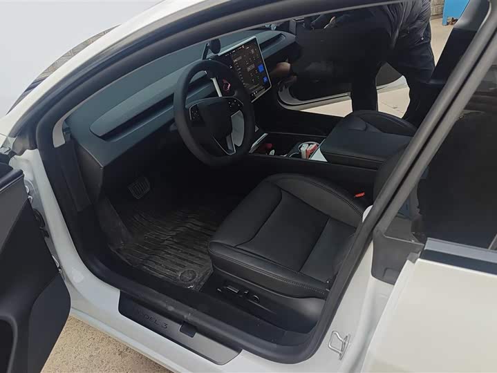 Фото 9 - Tesla Model 3