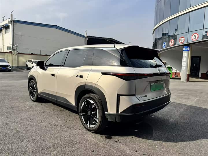 Фото 2 - Toyota bZ3X