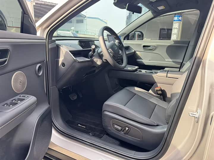 Фото 7 - Toyota bZ3X