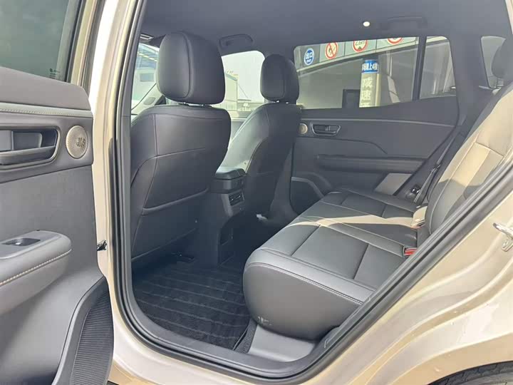 Фото 8 - Toyota bZ3X