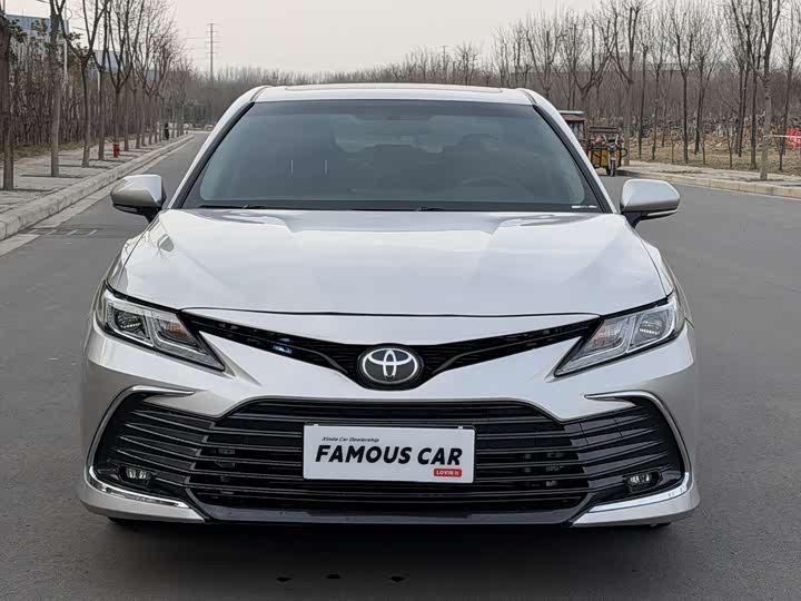 Фото 2 - Toyota Camry