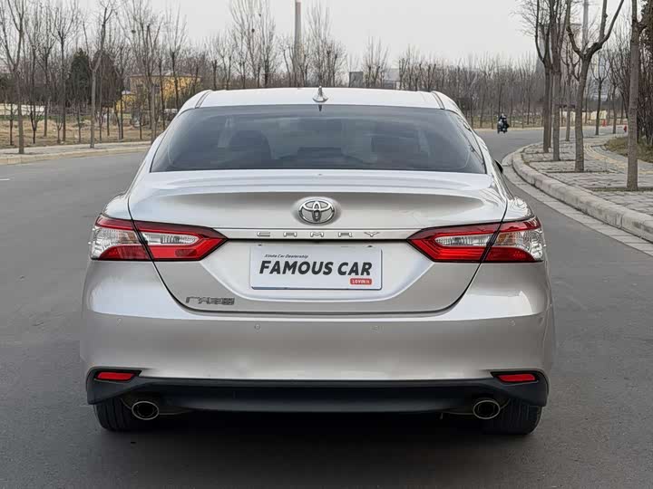 Фото 5 - Toyota Camry