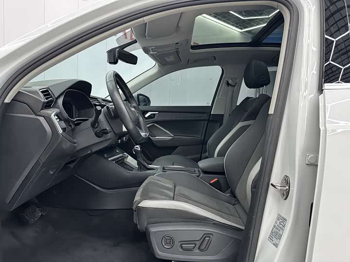 Фото 4 - Audi Q3