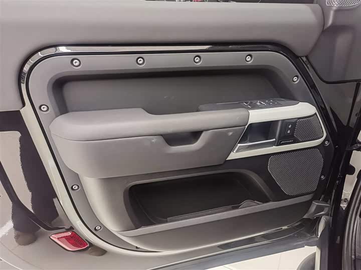 Фото 7 - Land Rover Defender