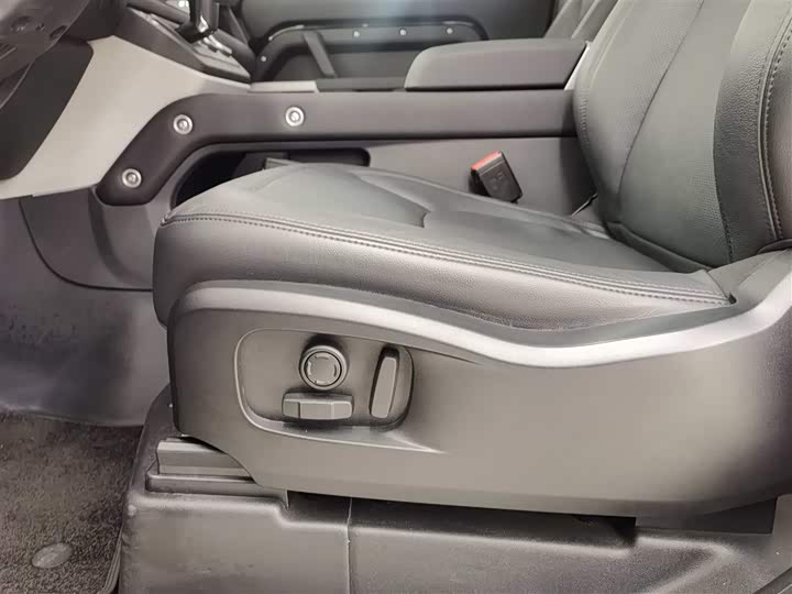 Фото 8 - Land Rover Defender