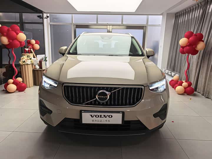 Фото 2 - Volvo XC40