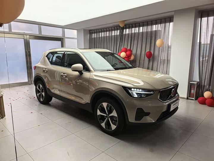 Фото 3 - Volvo XC40