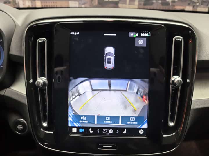 Фото 9 - Volvo XC40