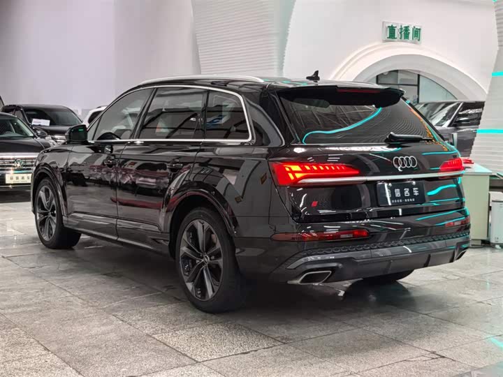 Фото 4 - Audi Q7