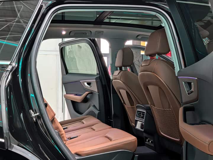 Фото 8 - Audi Q7