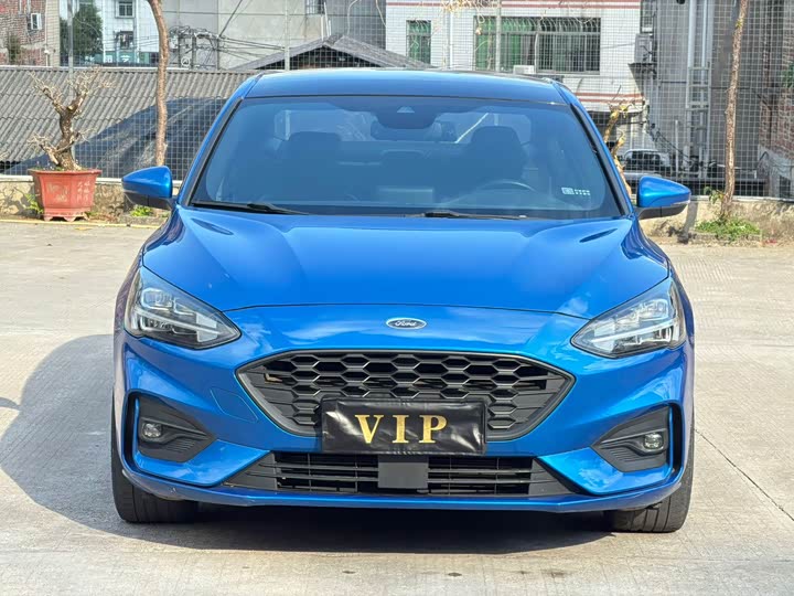 Фото 2 - Ford Focus